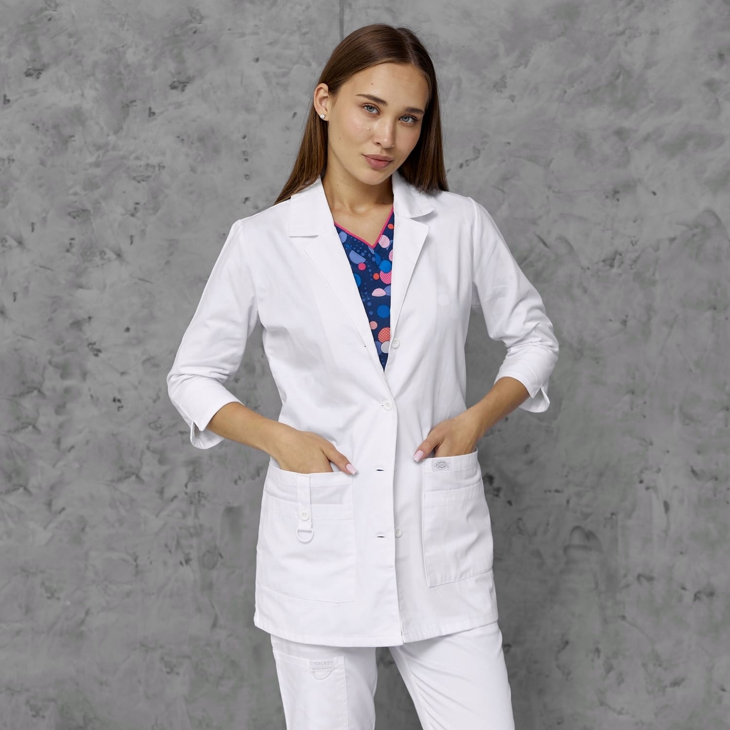 IMG_0758 Женский медицинский жакет Dickies белый — изображение 1