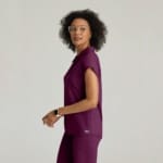 Женский медицинский костюм Grey’s Anatomy™ by Barco Knit Stretch винный — изображение 5
