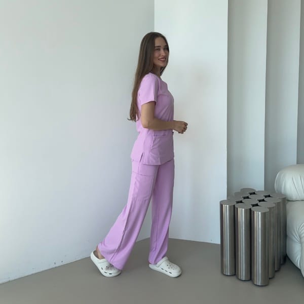 Жіночий медичний костюм Med Couture лавандового кольору