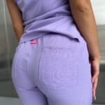 Женский медицинский костюм Med Couture лилового цвета — изображение 7